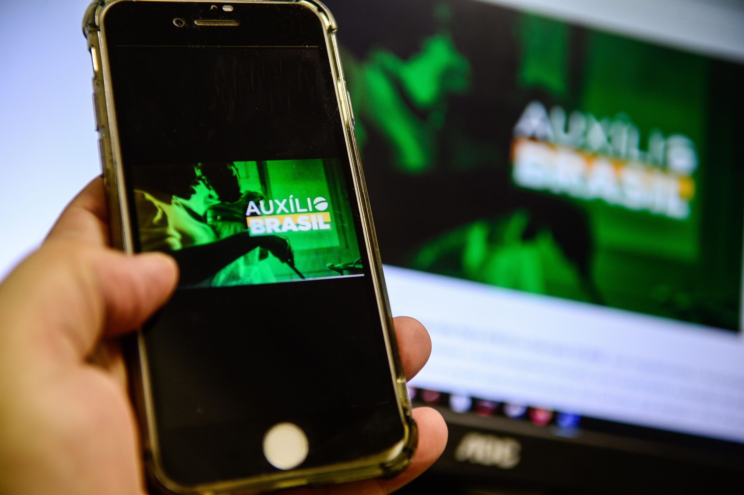 Caixa paga Auxílio Brasil a beneficiários com NIS final 5